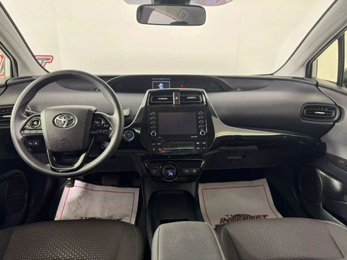 Used 2022 Toyota Prius LE image 12