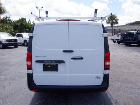 Used 2023 Mercedes-Benz Metris image 4