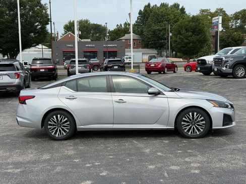 Used 2023 Nissan Altima 2.5 SV FWD image 5
