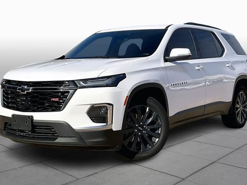 Used 2022 Chevrolet Traverse RS image 2
