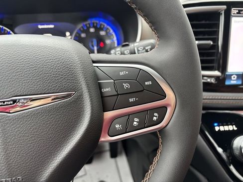 New 2026 Chrysler Pacifica Pinnacle image 18