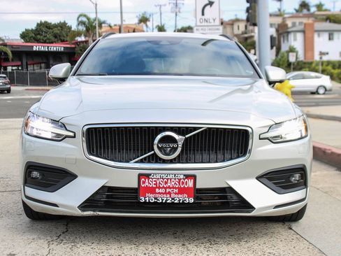 Used 2020 Volvo V60 T5 Momentum w/ Protection Package Premier image 9