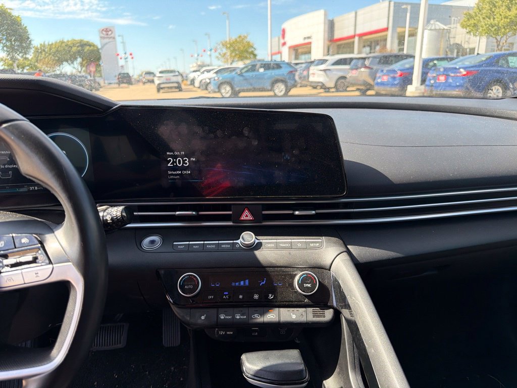Used 2025 Hyundai Elantra SEL FWD image 18