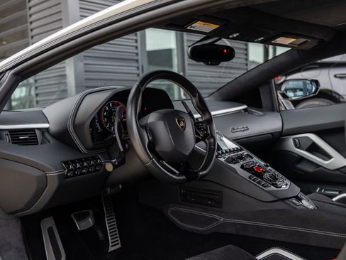 Used 2018 Lamborghini Aventador S image 34