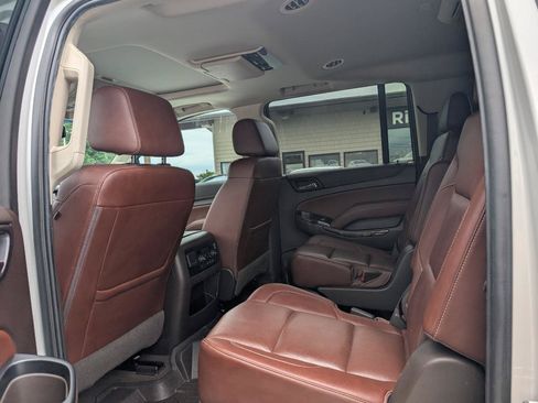 Used 2020 Chevrolet Suburban Premier w/ Premier 6.2L Value Package AWD/4WD image 21
