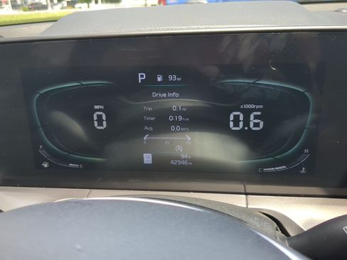 Certified 2024 Kia Telluride S w/ S Sunroof Package FWD image 13