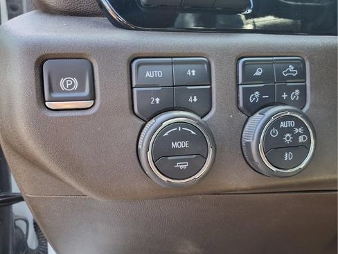Used 2024 Chevrolet Silverado 1500 LTZ AWD/4WD image 25