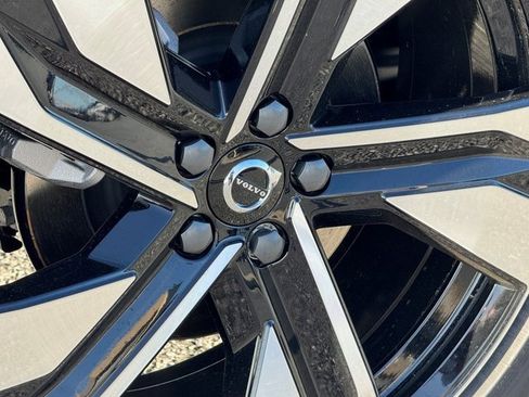 New 2026 Volvo XC40 B5 Plus w/ Protection Package Premier image 9