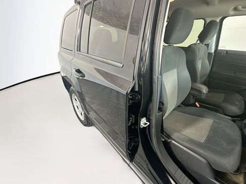 Used 2017 Jeep Patriot Sport w/ Power Value Group FWD image 26