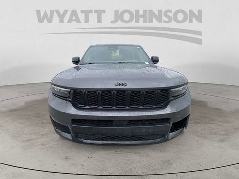 Used 2025 Jeep Grand Cherokee L Limited w/ Black Appearance Package AWD/4WD image 14