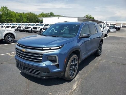 Used 2025 Chevrolet Traverse High Country FWD image 14