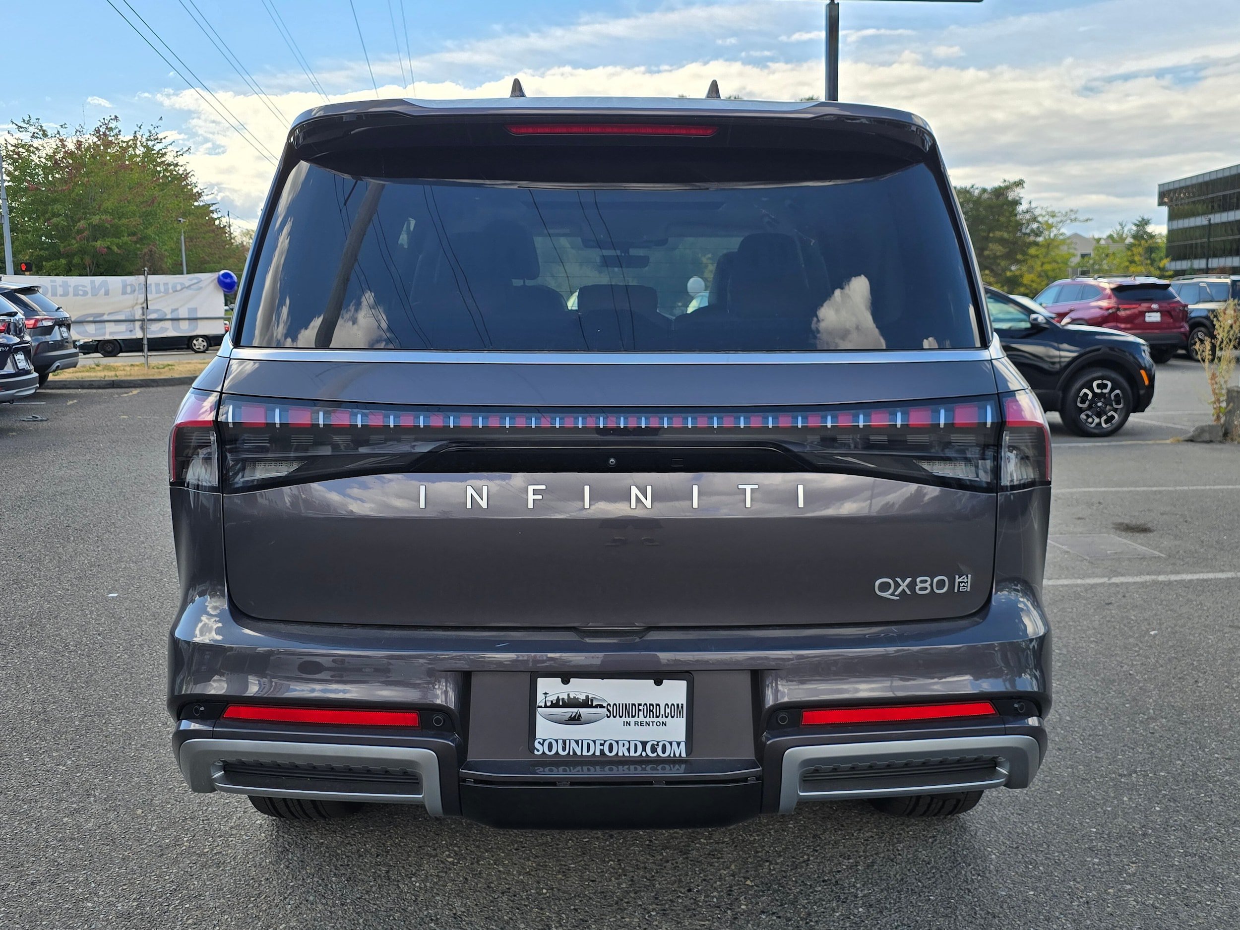 Used 2025 INFINITI QX80 Luxe AWD/4WD image 4