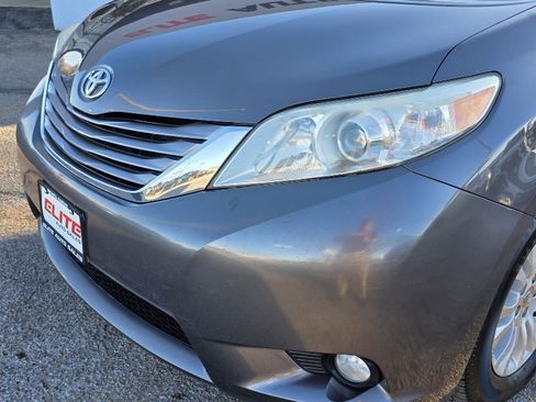 Used 2017 Toyota Sienna Limited image 40