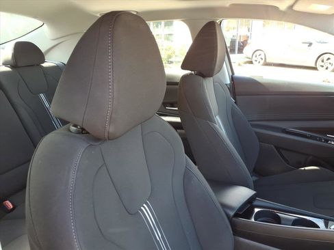 Used 2025 Hyundai Elantra SEL image 21