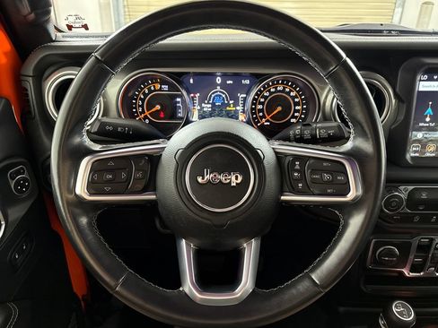 Used 2019 Jeep Wrangler Unlimited Sahara AWD/4WD image 15