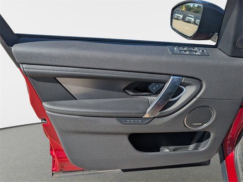 Used 2024 Land Rover Discovery Sport Dynamic SE image 18