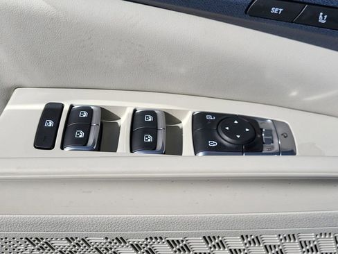 New 2026 Kia Carnival SX image 9