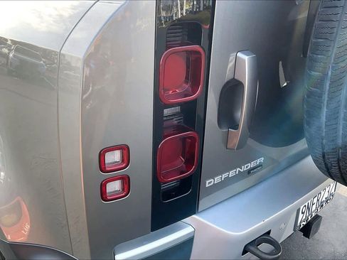 Used 2023 Land Rover Defender 110 SE image 31
