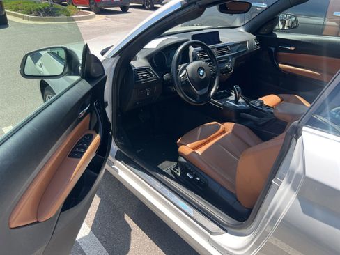 Used 2020 BMW 230i Convertible w/ Premium Package RWD image 4