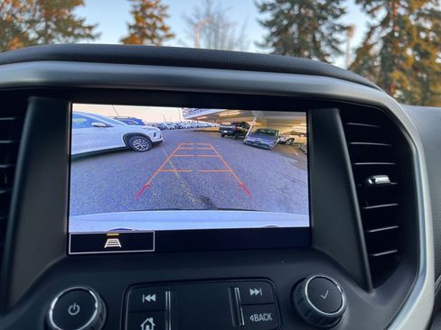 Used 2023 GMC Acadia SLT image 27