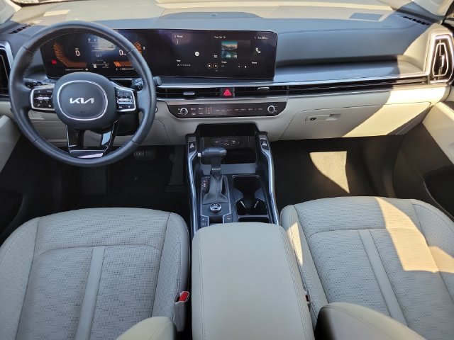 Used 2025 Kia Sorento EX w/ Panoramic Sunroof Package FWD image 10