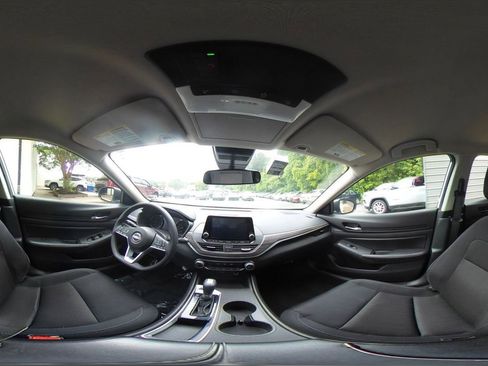 Used 2025 Nissan Altima 2.5 SV FWD image 37