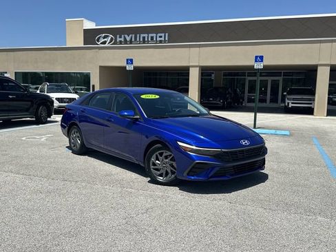 Certified 2024 Hyundai Elantra SEL FWD image 1