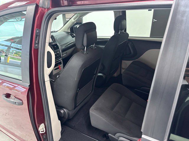 Used 2019 Dodge Grand Caravan SE w/ UConnect Hands-Free Group FWD image 16