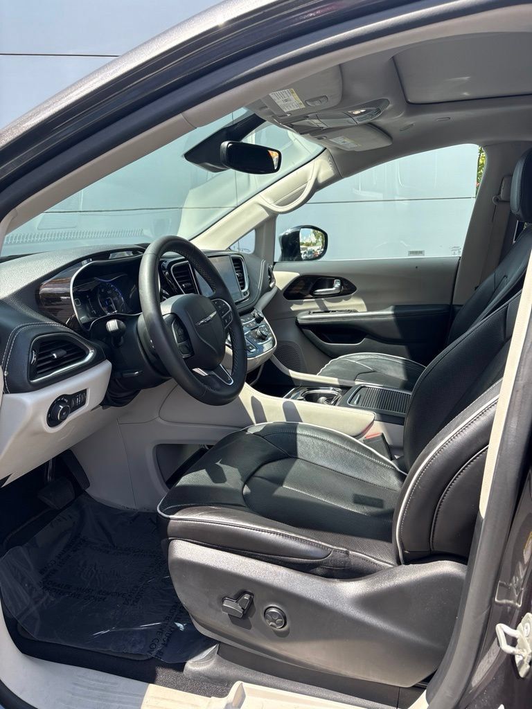 Used 2023 Chrysler Pacifica Limited FWD image 20