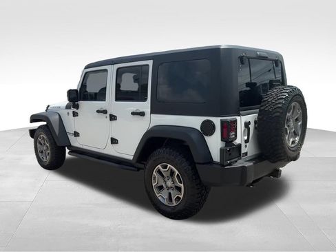 Used 2018 Jeep Wrangler Unlimited Rubicon w/ Connectivity Group AWD/4WD image 3