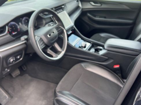 Used 2024 Jeep Grand Cherokee Altitude AWD/4WD image 25
