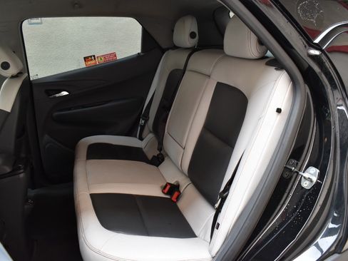 Used 2020 Chevrolet Bolt Premier w/ Infotainment Package FWD image 18