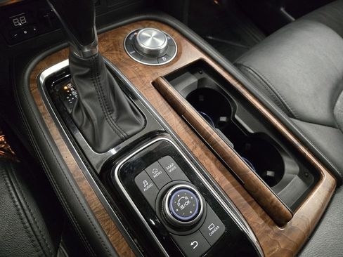 Used 2023 Nissan Armada SL w/ Captain's Chairs Package image 28