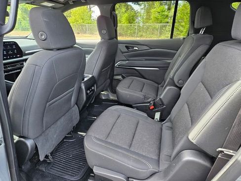 Used 2025 Chevrolet Traverse LT FWD image 10