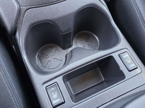 Used 2017 Nissan Rogue SV image 17