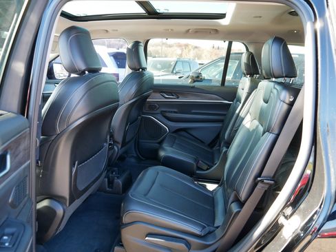 Used 2023 Jeep Grand Cherokee L Limited w/ Luxury Tech Group II image 16