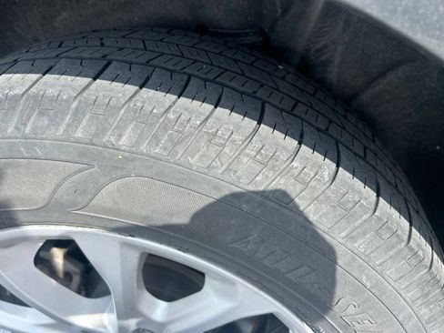 Used 2019 Chevrolet Equinox LS FWD image 12