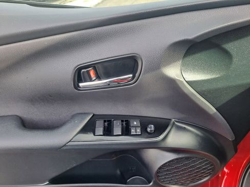 Used 2022 Toyota Prius Prime XLE image 25