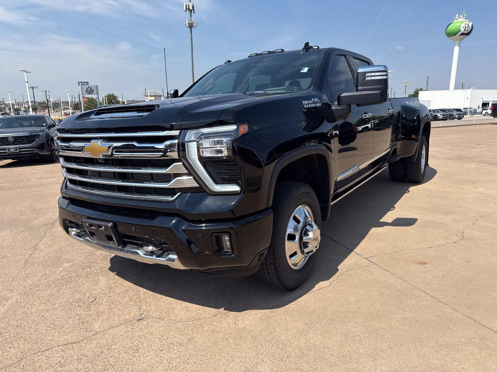 Used 2025 Chevrolet Silverado 3500 High Country w/ Technology Package AWD/4WD image 3