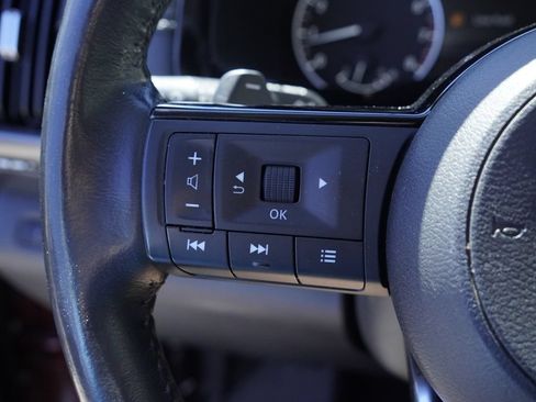 Used 2022 Nissan Pathfinder SL w/ SL Premium Package FWD image 12