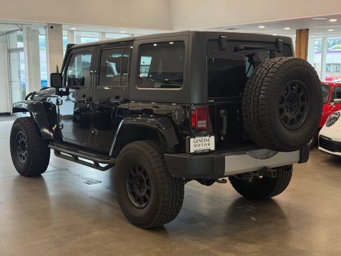 Used 2015 Jeep Wrangler Unlimited Sahara w/ Connectivity Group AWD/4WD image 6