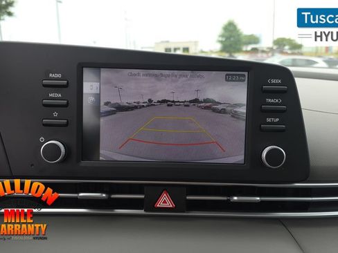 Used 2024 Hyundai Elantra SE FWD image 19