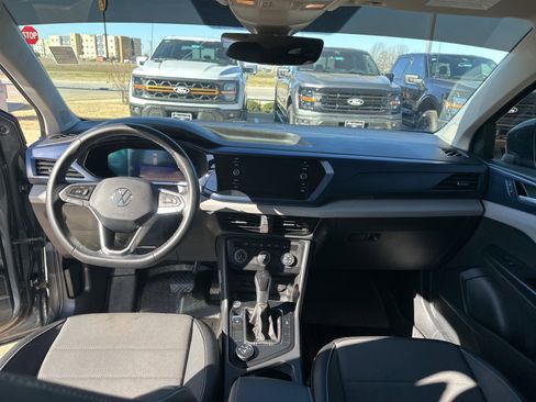 Used 2022 Volkswagen Taos SE image 16