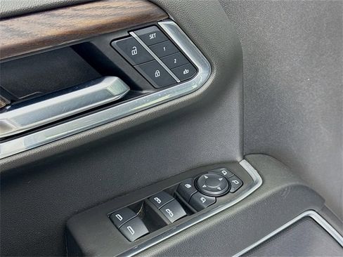 Used 2025 GMC Sierra 1500 SLT image 19