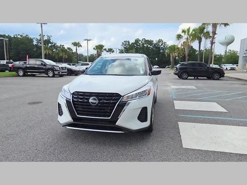 Used 2025 Nissan Kicks Play S FWD image 21