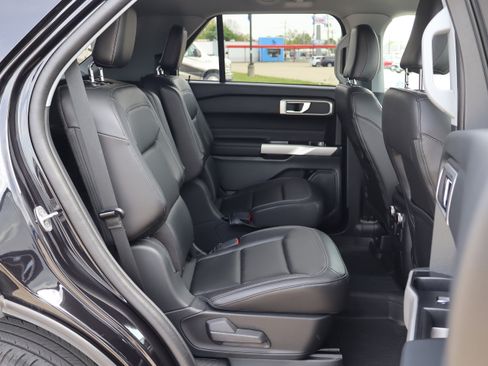Used 2023 Ford Explorer XLT w/ Equipment Group 202A image 14