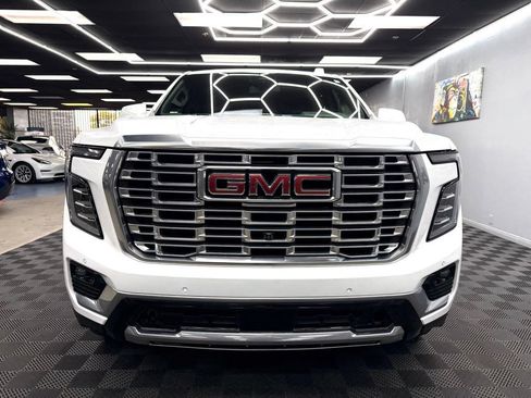 Used 2025 GMC Yukon Denali AWD/4WD image 3