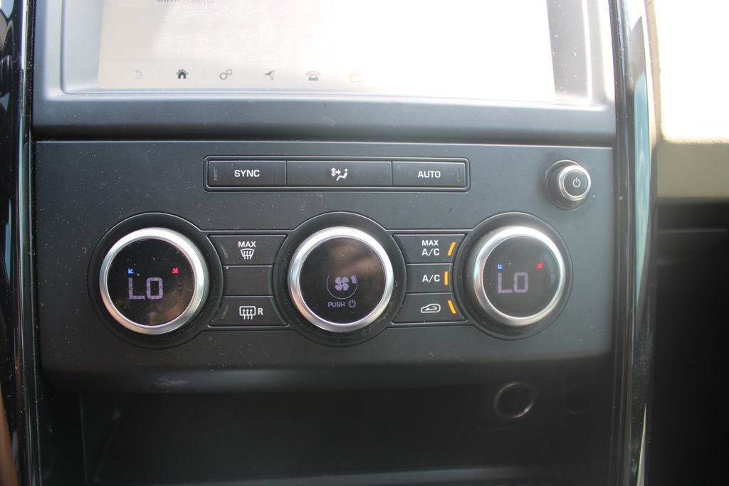 Used 2019 Land Rover Discovery SE AWD/4WD image 30