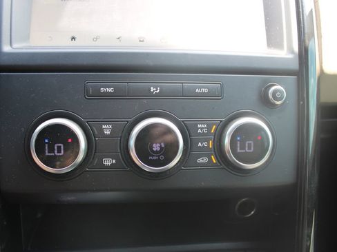 Used 2019 Land Rover Discovery SE AWD/4WD image 30