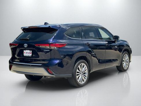 Used 2023 Toyota Highlander Platinum FWD image 5